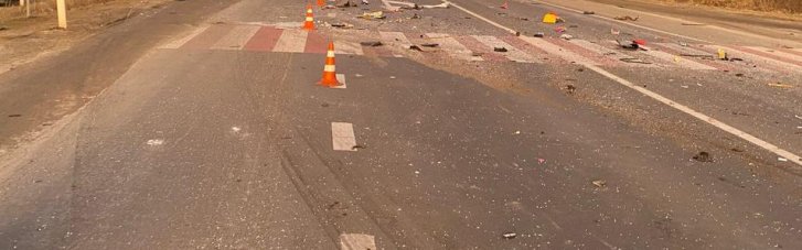 На Львівщині зіткнулися автобус і вантажівка: загинула людина, 16 травмовані (ФОТО)