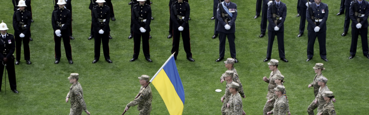 У Лондоні українські військові пройшли ходою з нагоди Дня перемоги (ФОТО)