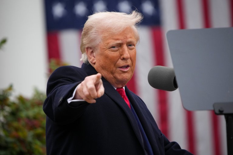 Трамп: доведеться дозволити Україні та Росії "трохи поборотися"