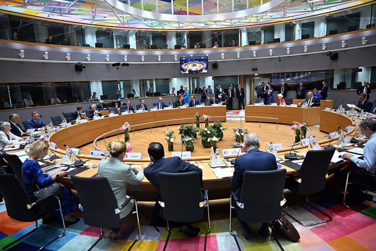 Евросоюз в этом году выделит Украине более 30 млрд евро