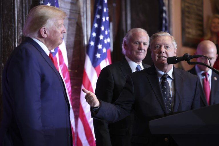 Трамп підтримав 500% мита проти партнерів Росії під час гри у гольф, — Грем