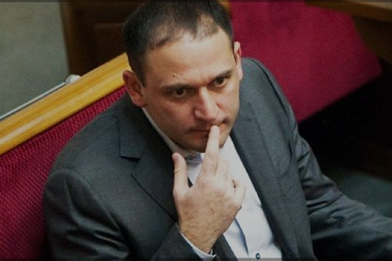 "Завдяки бронюванню": ексрегіонал Дмитро Добкін пояснив, чому його випускають за кордон