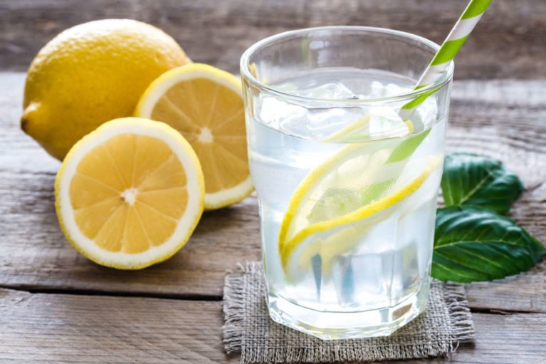 Тепла вода з лимоном – користь, яку ми вибираємо. Як оздоровитися, повіривши міфам