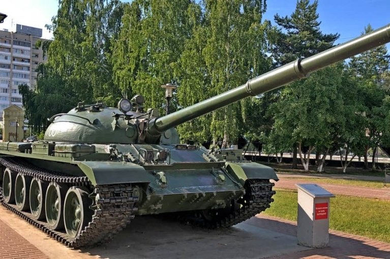 Танкова криза: Росія змушена повертати в стрій застарілі Т-62