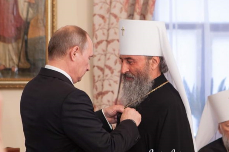В Мережі показали російський "аусвайс" митрополита УПЦ МП Онуфрія