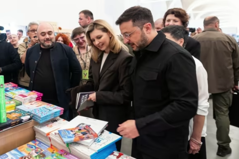 УГО: На "Книжном Арсенале" изъяли огнестрельное оружие, 12 боеприпасов и 74 газовых баллончика