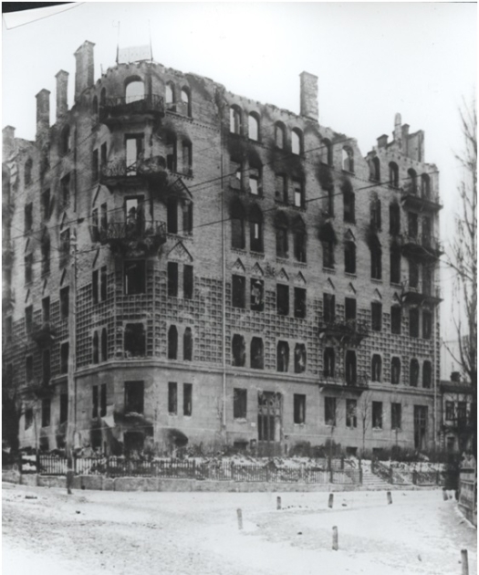 Мури обгорілого будинку Грушевських Зима 1918 р.